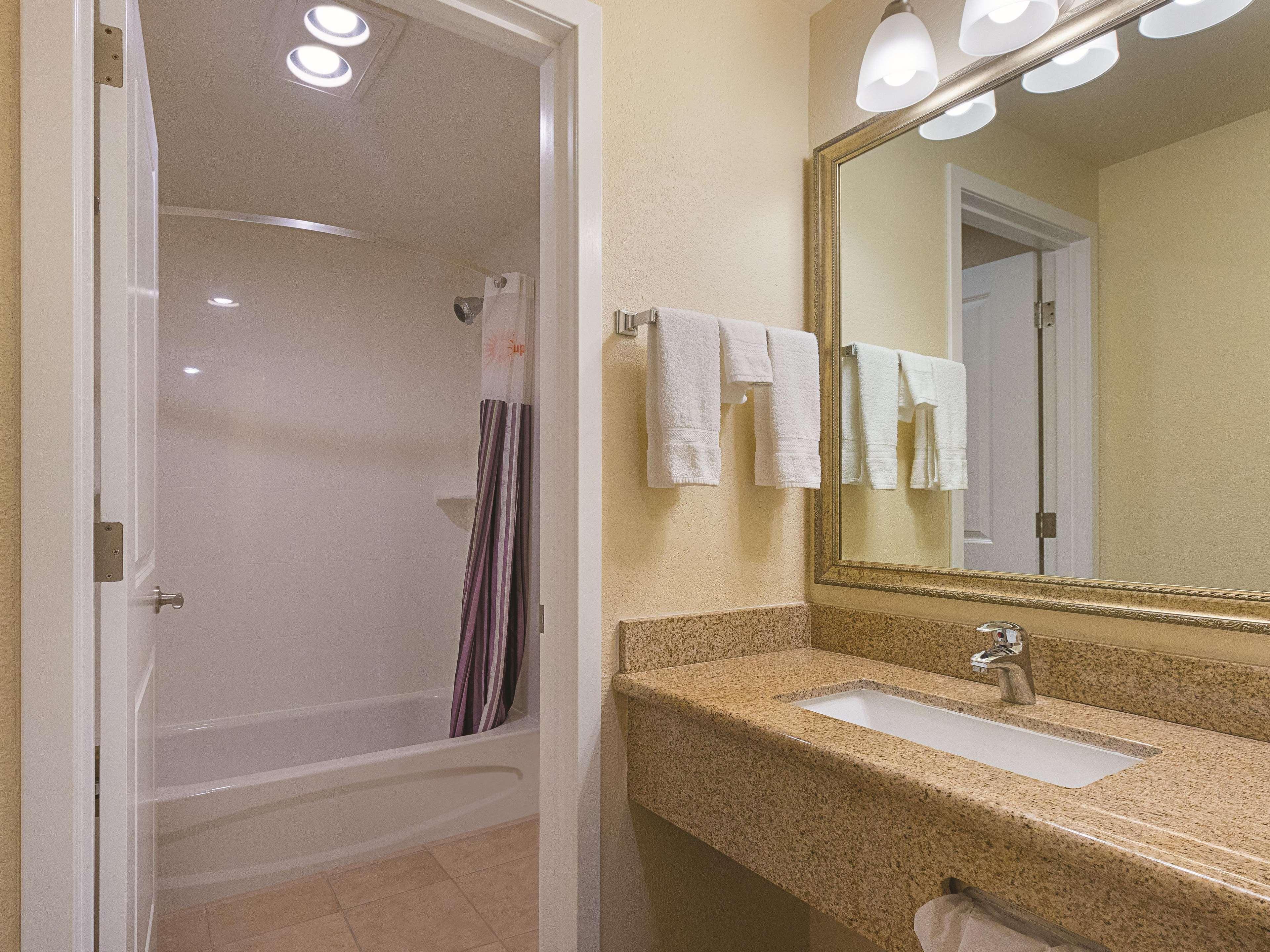 La Quinta By Wyndham Portland Nw Hotel Ngoại thất bức ảnh
