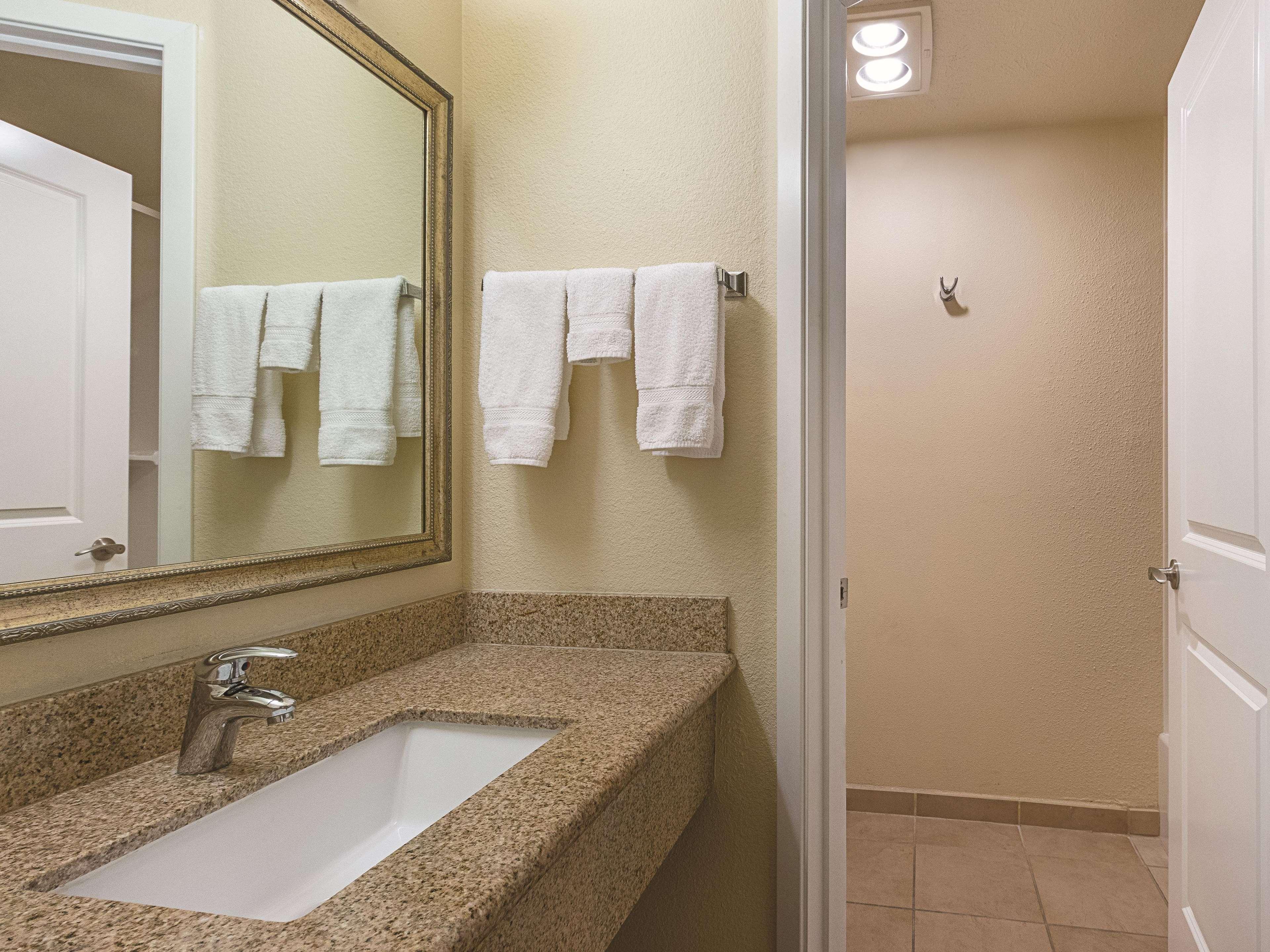 La Quinta By Wyndham Portland Nw Hotel Ngoại thất bức ảnh