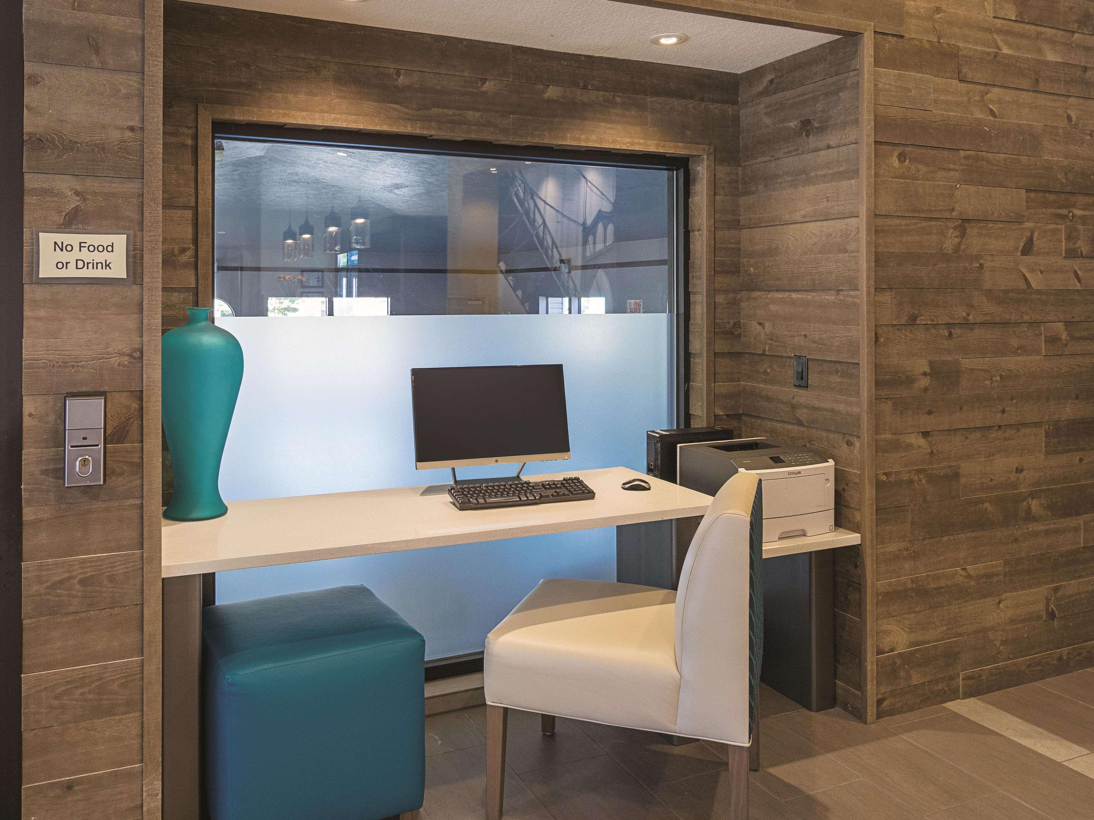 La Quinta By Wyndham Portland Nw Hotel Ngoại thất bức ảnh