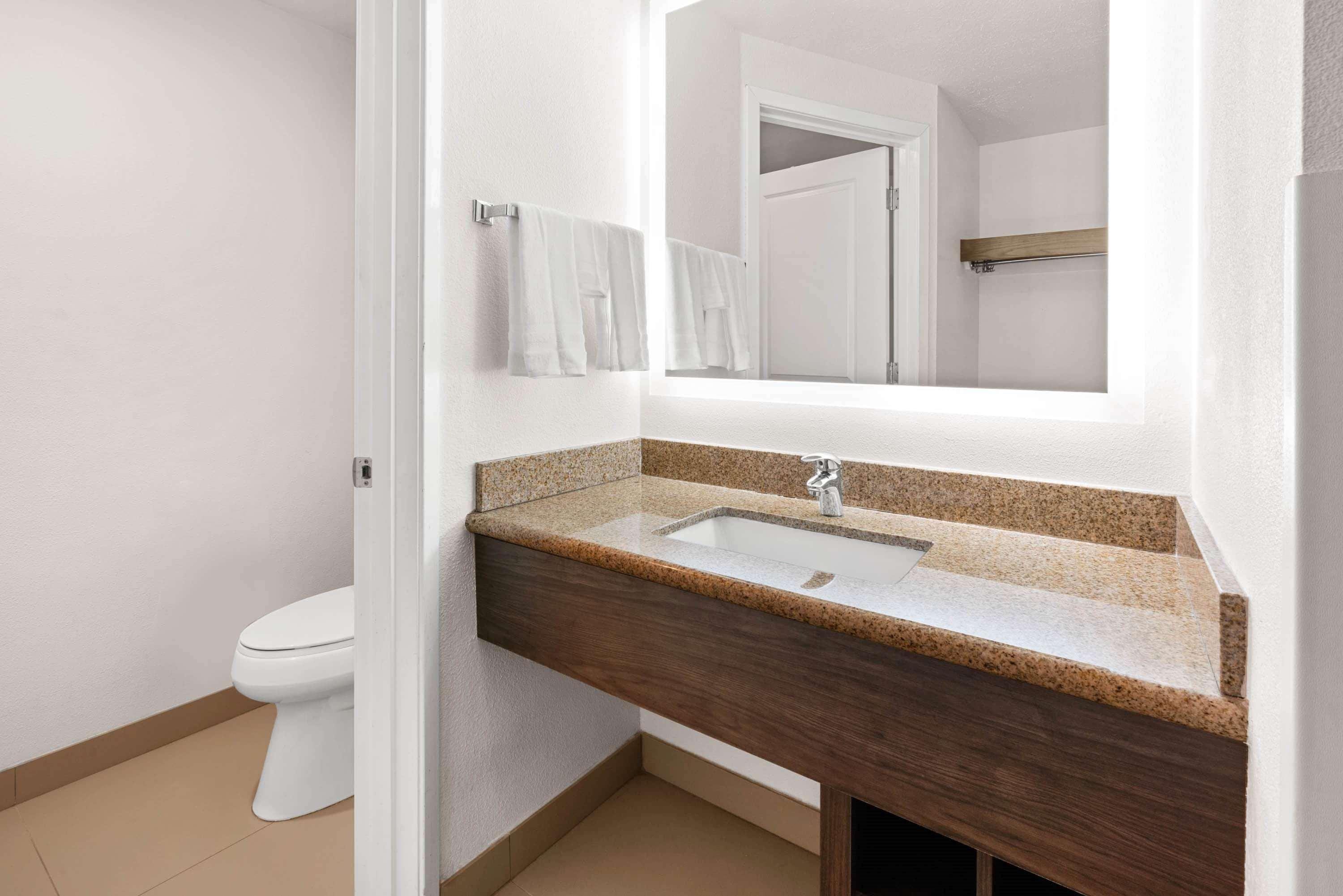 La Quinta By Wyndham Portland Nw Hotel Ngoại thất bức ảnh