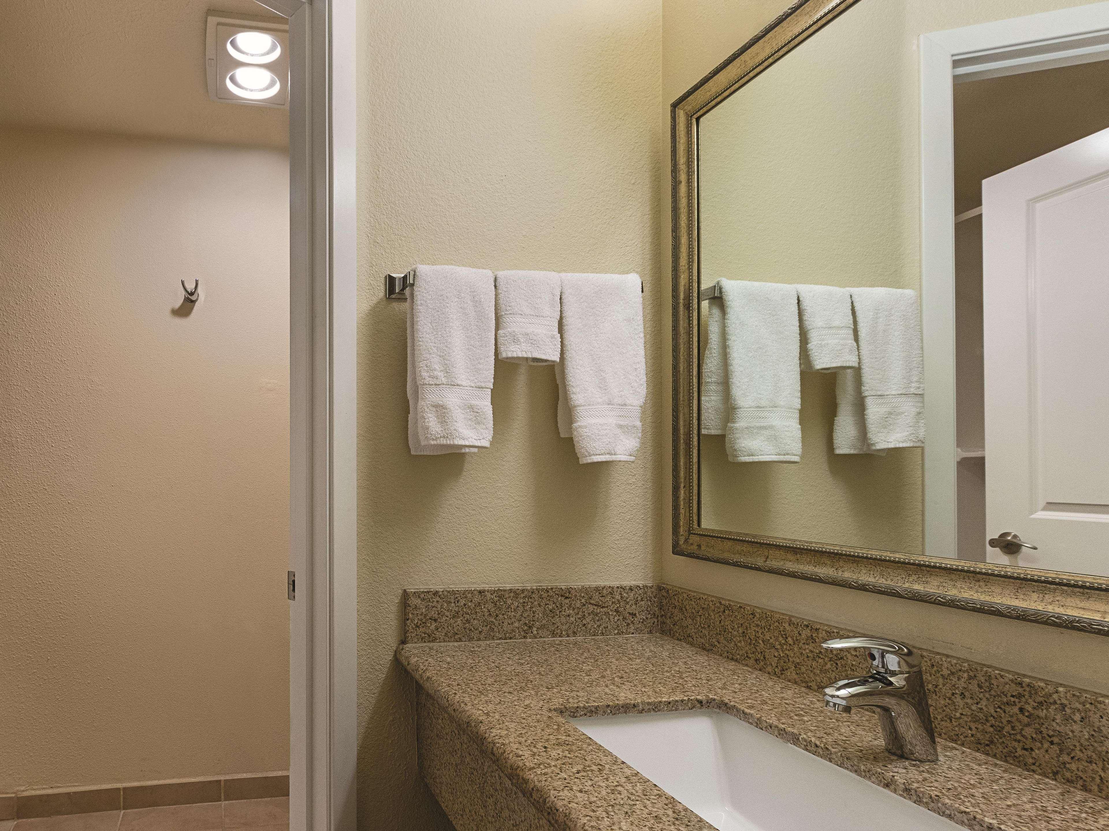 La Quinta By Wyndham Portland Nw Hotel Ngoại thất bức ảnh