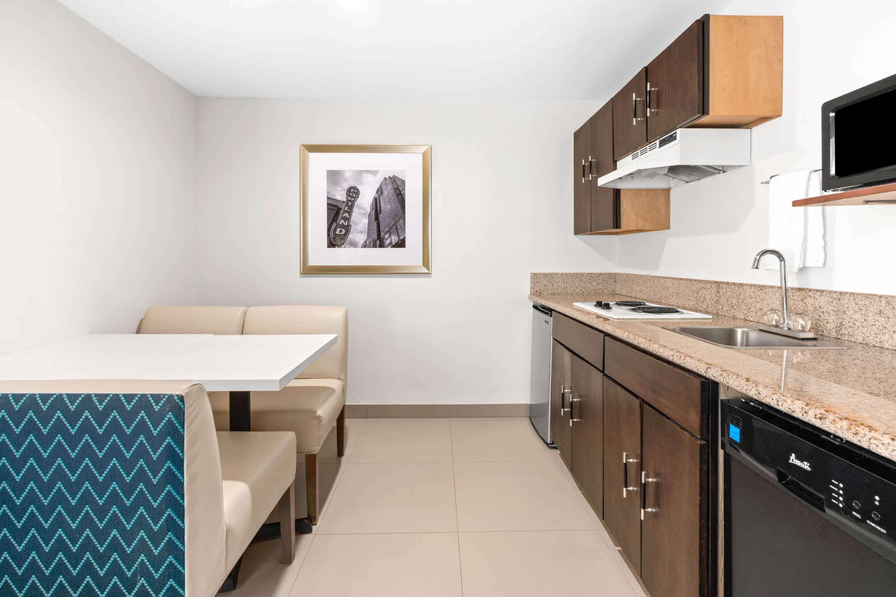 La Quinta By Wyndham Portland Nw Hotel Ngoại thất bức ảnh